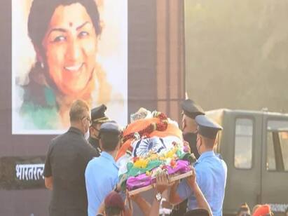 Lata Mangeshkar Passes Away: legendary singers last rites in Shivaji park Lata Mangeshkar Last Rites: இந்தியாவின் நைட்டிங்கேல் லதா மங்கேஷ்கர் இறுதிச்சடங்கு... முழு அரசு மரியாதையுடன் உடல் தகனம்