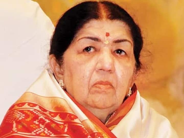 उनके निधन से हर ओर शोक की लहर है. इस अपूरणीय क्षति को लेकर बॉलीवुड के साथ-साथ भोजपुरी इंडस्ट्री भी गम में है. भोजपुरी के सुपरस्टार खेसारी लाल यादव ने ट्वीट कर शोक व्यक्त किया है.