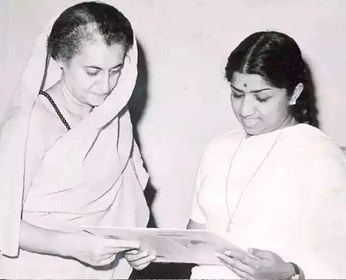 આજે લતા મંગેશકરે ફાનિ દુનિયામાંથી વિદાય લીધી. બ્રીચ કેન્ડી હોસ્પિટલમાં તેમણે અંતિમ શ્વાસ લીધા.