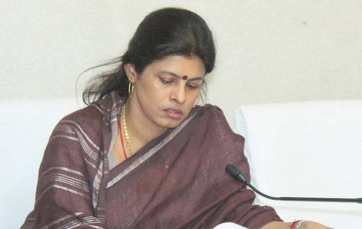 योगी सरकार में मंत्री स्वाति सिंह लखनऊ के सरोजनी नगर से विधायक हैं. स्वाति सिंह ने लखनऊ यूनिवर्सिटी से एलएलएम किया है.