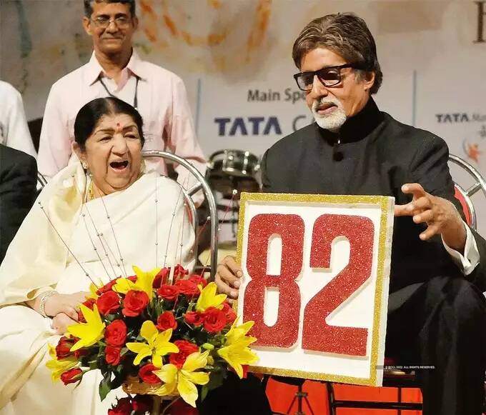 પિતાના નજીકના મિત્ર માસ્ટર વિનાયકે લતા મંગેશકરને તેમની કારકિર્દીમાં ઘણી મદદ કરી.