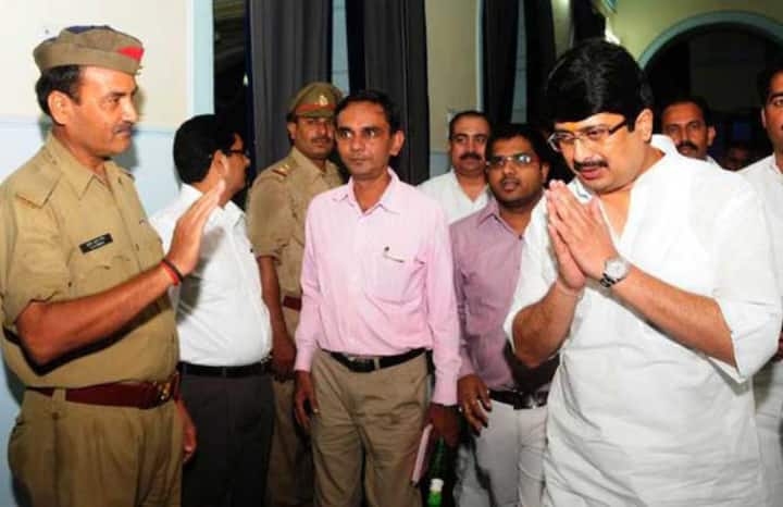 2003 में मायावती की सरकार का तख्तापलट हुआ और सपा के मुलायम सिंह यादव मुख्यमंत्री बन गए. सीएम बनने के बाद मुलायम ने राजा भैया पर से पोटा हटवा दिया था. बाद में उन्हें अपनी सरकार में मंत्री भी बनाया.
