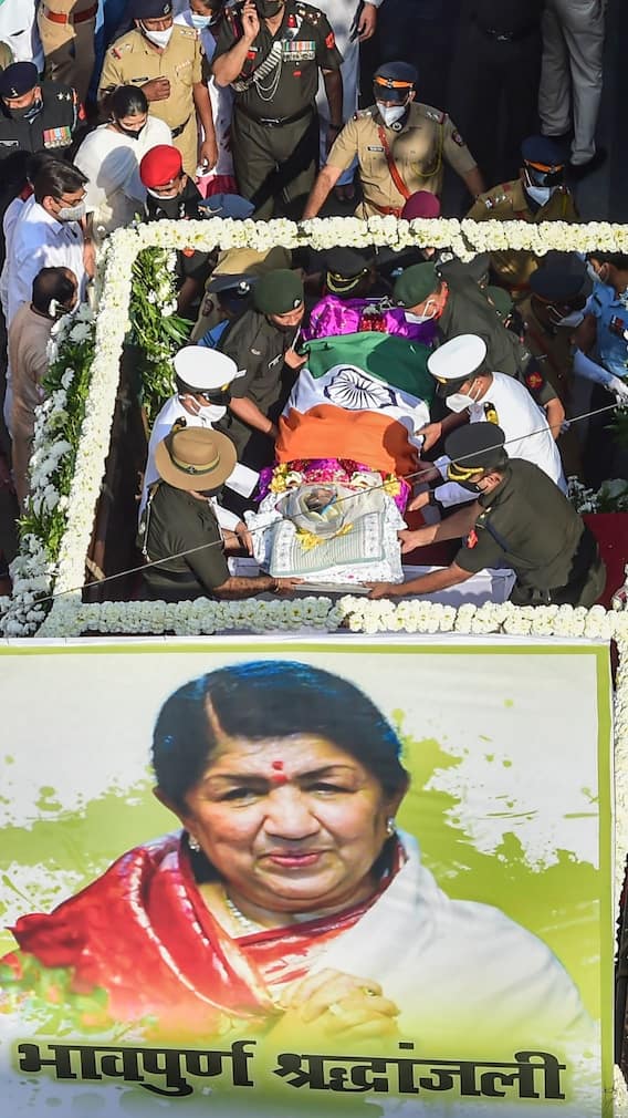 সুরসম্রাজ্ঞী লতা মঙ্গেশকরের শেষকৃত্যের প্রস্তুতি