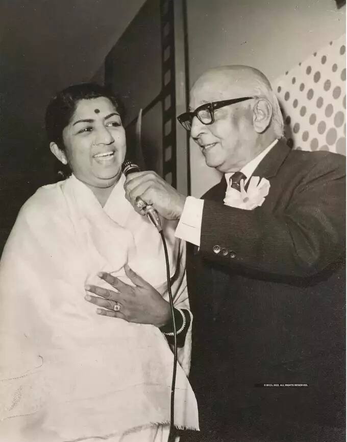 ભારત સરકારે વર્ષ 2001માં તેમને 'ભારત રત્ન' (સૌથી વધુ નાગરિકનું સન્માન)થી સન્માનિત કર્યા હતા.