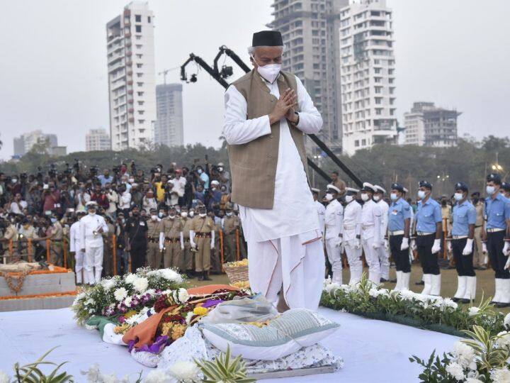 राज्यपाल भगतसिंह कोश्यारी यांनीही लता दिदींना श्रद्धाजंली वाहिली.