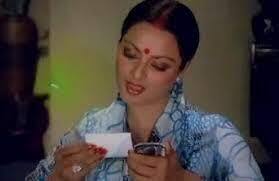 लता मंगेशकर जी ने रेखा के लिए रोमांटिक सॉन्ग तेरे बिना जिया जाए ना गाया था. इस सॉन्ग का खुमार आज भी लोगों के सर चढ़कर बोलता है.