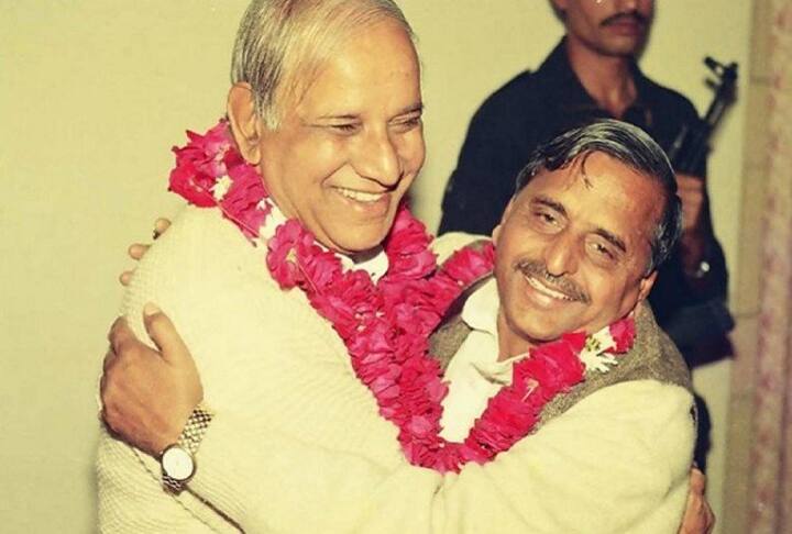 मुलायम सिंह ने समाजवादी जनता दल से निकल अपनी अलग पार्टी बनाना का फैसला अपने राजनीतिक मित्र और बसपा के संस्थापक कांशीराम के सुझाव के बाद लिया था.