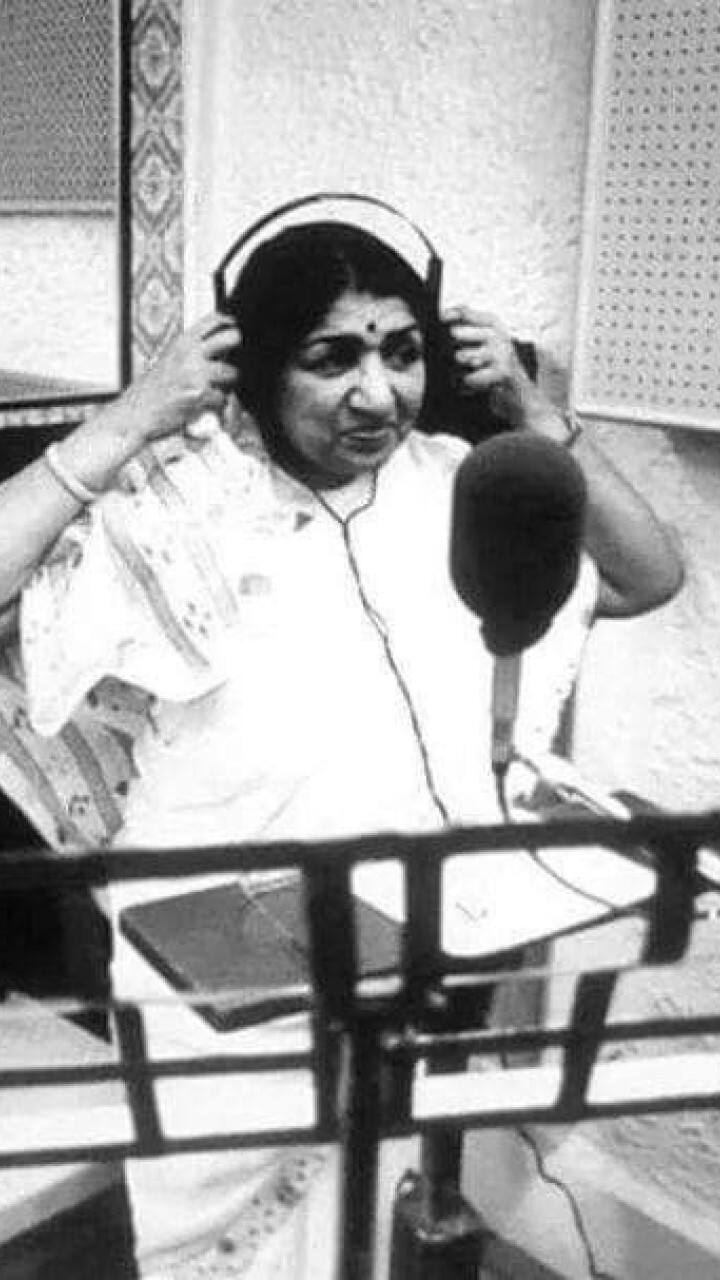 36 ప్రాంతీయ, విదేశీ భాషలు కలిపి 30 వేల చిత్ర గీతాల్లో ఆమె పాడారు.