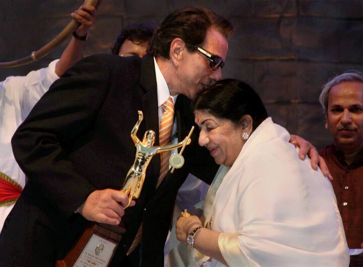 गानसम्राज्ञी भारतरत्न लता मंगेशकर (Lata Mangeshkar) यांचे आज रविवारी सकाळच्या सुमारास निधन झाले. वयाच्या 93व्या वर्षी लतादीदींनी अखेरचा श्वास घेतला.