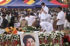 Lata Mangeshkar Passes Away: নরেন্দ্র মোদি থেকে শাহরুখ খান, সুর সম্রাজ্ঞীকে শেষ শ্রদ্ধাজ্ঞাপন সবমহলের তারকাদের