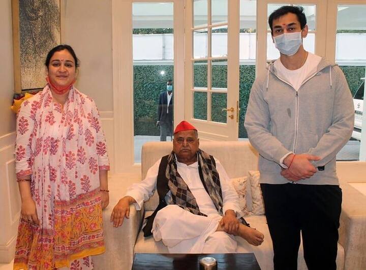 अपर्णा यादव मुलायम सिंह यादव के छोटे बेटे प्रतीक की पत्नी हैं. हाल ही में अपर्णा यादव ने समाजवादी पार्टी से इस्तीफा देकर भारतीय जनता पार्टी का दामन थाम लिया था. अपर्णा यादव 2017 का विधानसभा चुनाव लखनऊ कैंट विधानसभा से लड़ी थीं.