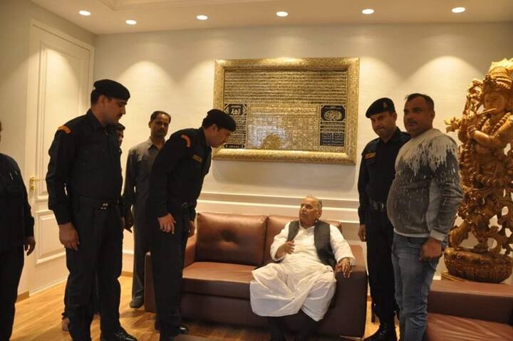 मुलायम सिंह यादव कॉलेज में पढ़ाई के दौरान भी कुश्ती की प्रतियोगिताओं में भाग लिया करते थे. उनसे जुड़ा एक किस्सा मुलायम के टीचर रहे उदय प्रताप सिंह ने एक कार्यक्रम में सुनाया था.