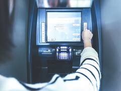 ATM Cloning: क्या होती है एटीएम क्लोनिंग? इस तरह हैकर्स कार्ड का इस्तेमाल कर आपको बना सकते हैं कंगाल