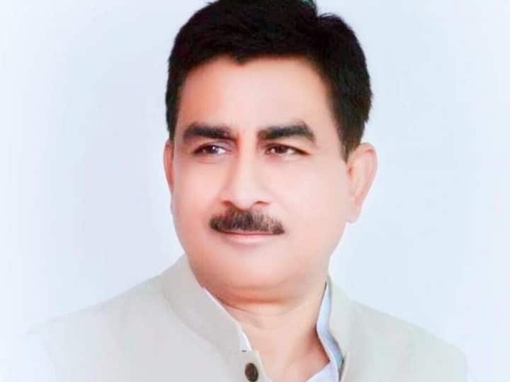 UP Election 2022: सुल्तानपुर से सपा प्रत्याशी अनूप संडा का बीजेपी पर तंज, छुट्टा जानवर बताते हुए कही ये बात Sultanpur Uttar Pradesh SP candidate Anoop Sanda attacked BJP said party of jumlas ANN UP Election 2022: सुल्तानपुर से सपा प्रत्याशी अनूप संडा का बीजेपी पर तंज, छुट्टा जानवर बताते हुए कही ये बात