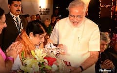 'या' पुरस्कारांनी केलं होतं लतादीदींना सन्मानित