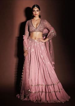 Actress malavika mohanan | நடிகை மாளவிகா மோகனின் அசத்தலான லேட்டஸ்ட் க்ளிக்ஸ்!