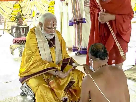 প্রধানমন্ত্রী বলেছেন, রামানুজাচার্য ভক্তিমার্গেরও পথপ্রদর্শক। সমগ্র জীবন তিনি কর্মের তিনি নিবেদন করেছিলেন।