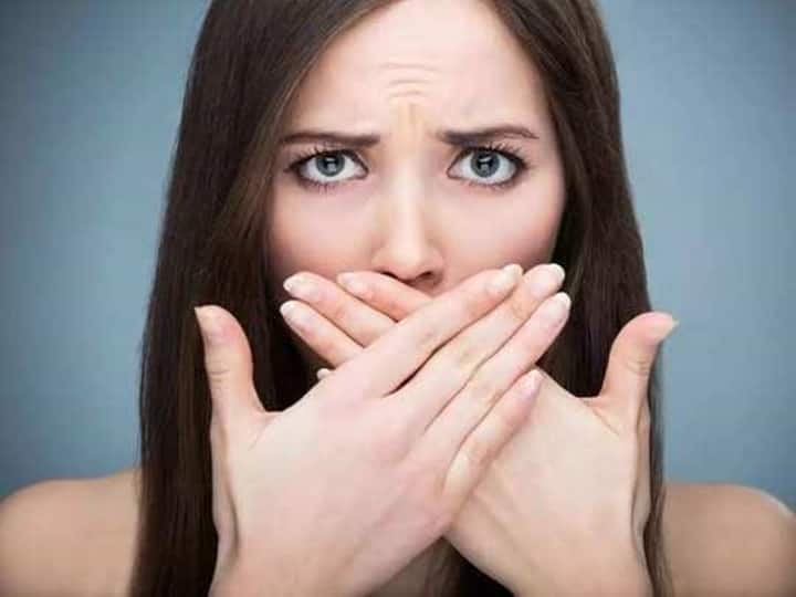 Bad Breath Smell Mouth How to cure bad breath permanently home remedies in tamil Bad Breath Home Remedy: வாய் துர்நாற்றத்தால் அவதிப்படுகிறீர்களா?  அப்போ இது உங்களுக்குத்தான்...