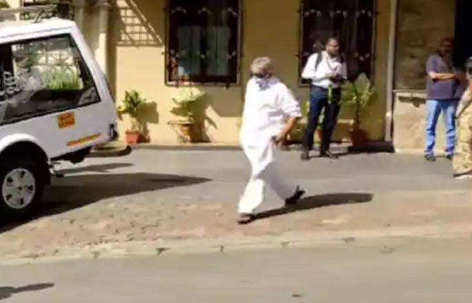 જાણીતા ફિલ્મ નિર્દેશક સંજય લીલા ભણસાલી લતા દીદીને શ્રદ્ધાંજલિ આપવા પહોંચ્યા હતા.