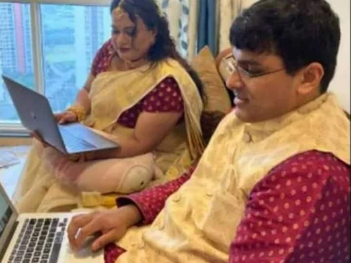 Trending A couple from Pune found a new way of marriage got the blessings of a digital pundit by marrying on the blockchain Trending: पूणे के एक जोड़े ने की 'ब्लॉकचैन वेडिंग', भारत में ऐसी शादी करने वाला पहला कपल