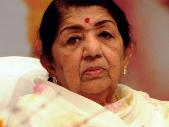 अपनी आवाज से कई पीढ़ियों के दिलों पर राज करने वाली लता मंगेशकर का निधन हो गया है. बीती रात मिली खबर के मुताबिक मुंबई के अस्पताल में भर्ती लता की सेहत में सुधार दिख रहा था लेकिन अब उन्होंने दम तोड़ दिया है.