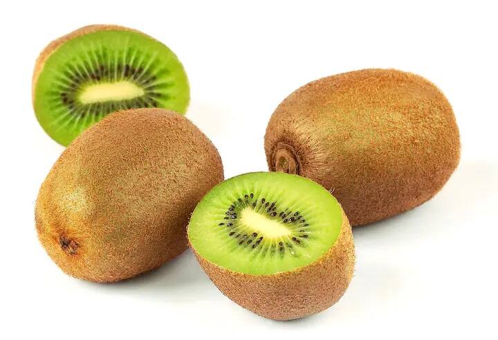 Benefits and nutrition value of kiwi best source of vitamin cboost immunity Health Benefits Of Kiwi: વિટામિન ‘C’ના અભાવને દૂર કરતાં કિવિ અદભૂત ગુણોથી ભરપૂર છે, આ રીતે સેવન કરનાથી દૂર થાય છે ત્વચાની કરચલીઓ