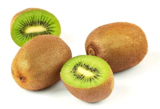 Health Benefits Of Kiwi: વિટામિન ‘C’ના અભાવને દૂર કરતાં કિવિ અદભૂત ગુણોથી ભરપૂર છે, આ રીતે સેવન કરનાથી દૂર થાય છે ત્વચાની કરચલીઓ