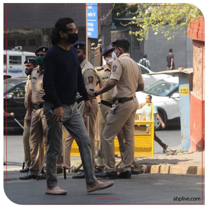 बाळासाहेब ठाकरेंच्या अंत्यदर्शनाकरता जशी व्यवस्था शिवाजी पार्कवर करण्यात आली होती. त्याप्रमाणेच शिवाजी पार्कवरच लतादीदींच्या अंत्यदर्शनाकरता व्यवस्था होणार असल्याची माहिती आहे.