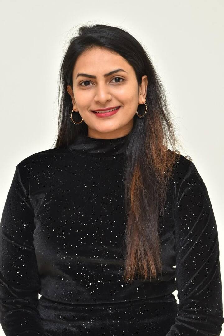 బ్లాక్ డ్రస్లో బిగ్ బాస్ బ్యూటీ.. శ్వేత వర్మ హొయలు