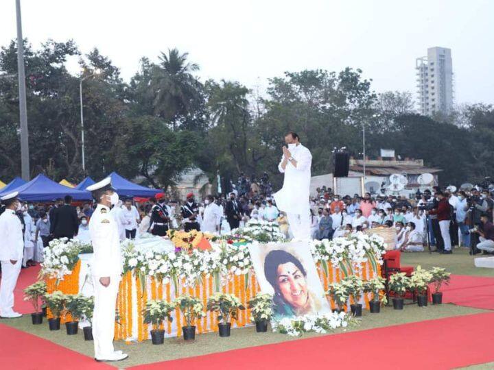 उपमुख्यमंत्री अजित पवार यावेळी  दिदींचं अखेरचं दर्शन घेण्यासाठी आले होते.