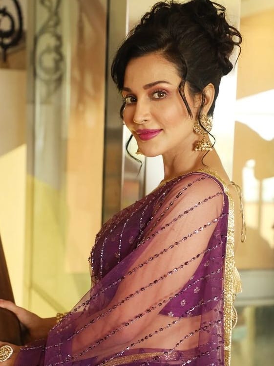 'गंदी बात' फेम फ्लोरा सैनी की खूबसूरत तस्वीरें