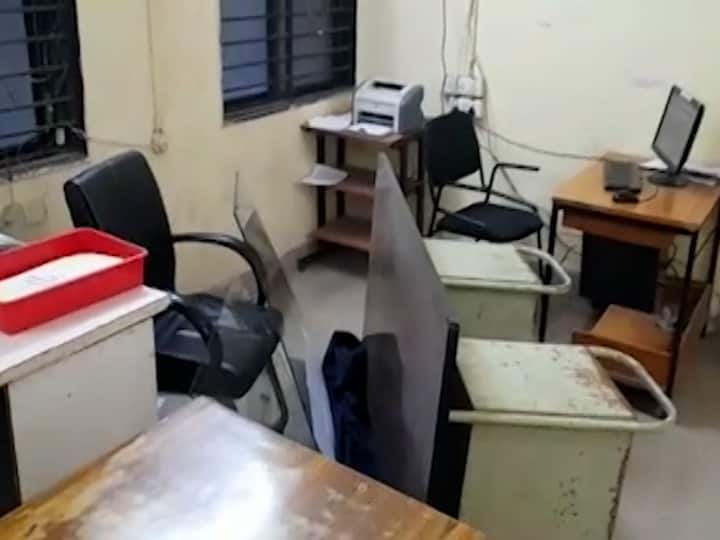 Buldhana Shegaon police station vandalized by unknown persons बुलढाण्यात कायदा-सुव्यवस्थेचे धिंडवडे; शेगाव पोलीस ठाण्याची अज्ञातांकडून तोडफोड