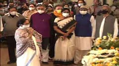 Lata Mangeshkar Demise: রাজ্যের উদ্যোগে রবীন্দ্র সদনে সুর-সম্রাজ্ঞীকে শেষশ্রদ্ধা মদন মিত্র, ইন্দ্রনীল সেন ও শশী পাঁজার | Bangla News