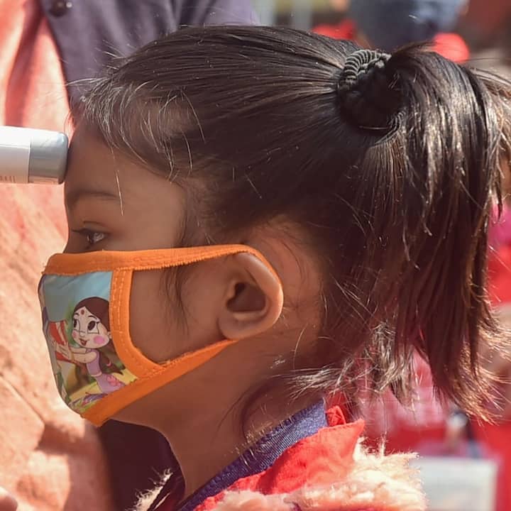প্রথম দেখায় খেলা, হুড়োহুড়ি, মজায় মাতল পড়ুয়ারা।