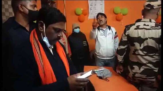 BJP Agitation: এবার গেরুয়া শিবিরেও 'প্রার্থী অসন্তোষ', তালিকা প্রকাশ হতেই রঘুনাথগঞ্জে বিজেপি-র একাংশের বিক্ষোভ | Bangla News