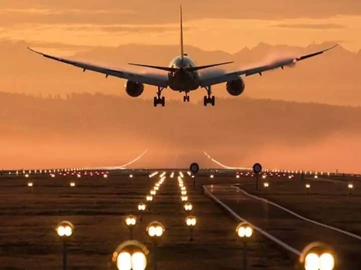 Domestic Air Travel Domestic air passenger traffic declines by 43 percent due to Covid19 third varinat Domestic Air Travel: जनवरी में कोरोना के तीसरे वैरिएंट के चलते घरेलू हवाई यात्रियों की संख्या में 43 फीसदी की आई कमी