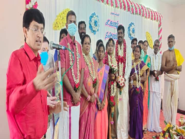 Health Secretary Radhakrishnan's foster daughter marriage in Nagapattinam சுனாமியிலிருந்து மீட்கப்பட்ட குழந்தை - சுகாதாரத்துறை செயலாளர் அரவணைப்பில் வளர்ந்த சௌமியாவுக்கு திருமணம்