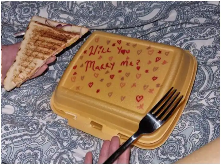 Trending News : ਡਿਲੀਵਰੀ ਬਾਕਸ 'ਤੇ ਮੈਸੇਜ ਲਿਖ ਪ੍ਰੇਮਿਕਾ ਨੂੰ ਵਿਆਹ ਲਈ ਕੀਤਾ ਪ੍ਰਪੋਜ਼, ਜਵਾਬ ਸੁਣ ਬੈਠ ਜਾਵੇਗਾ ਦਿਲ