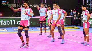 Pro Kabaddi: Gujarat Giants को शानदार डिफेंस के दम पर धूल चटाकर Jaipur Pink Panthers ने टॉप 6 में बनाई जगह