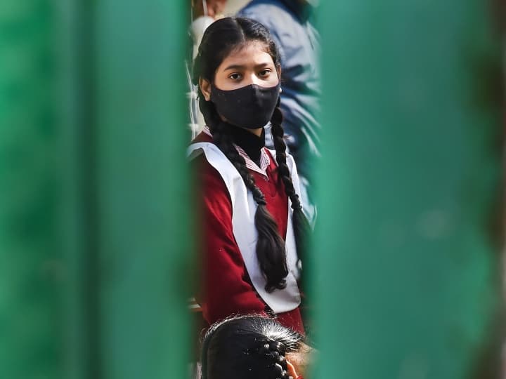 Raigarh All schools and colleges of Raigarh will open from February 8 these rules will have to followed ANN Raigarh School Reopening: कल से खुलेंगे रायगढ़ के सभी स्कूल-कॉलेज, इन नियमों का सख्ती से करना होगा पालन