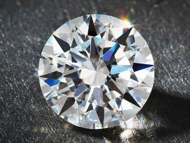 Can't afford diamond? Wear white Zircon, know Gemstone's benefits according to your Zodiac Gemstones Zircon | ஜிர்கான் கற்கள் பற்றி தெரியுமா? வைரத்தின் அதே பலன்கள்; எந்த ராசிக்காரர்கள் அணியலாம்?