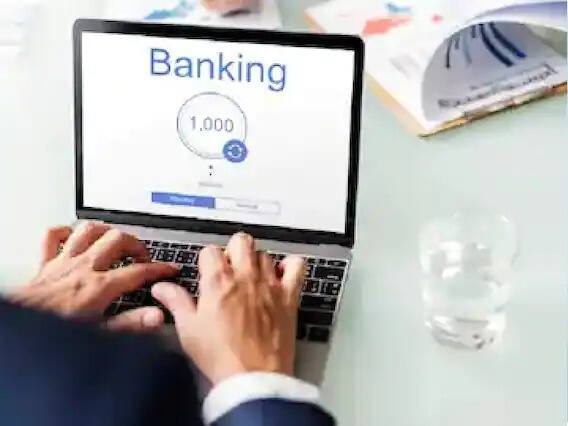 आर्थिक व्यवहारांसाठी पॅन कार्डचा वापर केला जातो. बँकिंग व्यवहारांशी संबंधित कामासाठी लोक त्याचा वापर करतात. आयकर व्यवहारातही पॅन कार्ड खूप उपयुक्त आहे. आर्थिक व्यवहारांसाठी पॅनकार्ड आवश्यक असल्याने कोणत्याही प्रकारचा व्यवसाय सुरू करण्यासाठी तुम्हाला ते आवश्यक आहे.