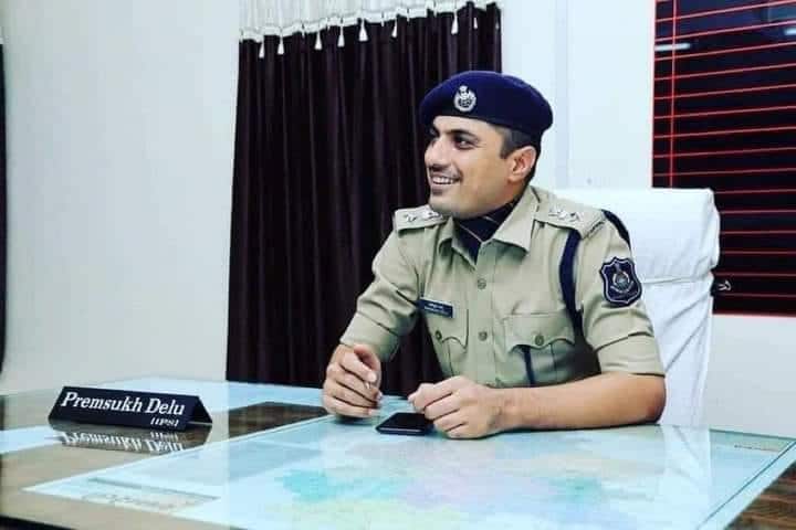 Jamnagar District Police Chief Premsukh Delu ordered the internal transfer of 95 policemen જામનગરઃ પ્રેમસુખ ડેલુએ સાગમટે બદલીના આદેશ કર્યા, 95 પોલીસકર્મીની આંતરિક બદલી થઈ
