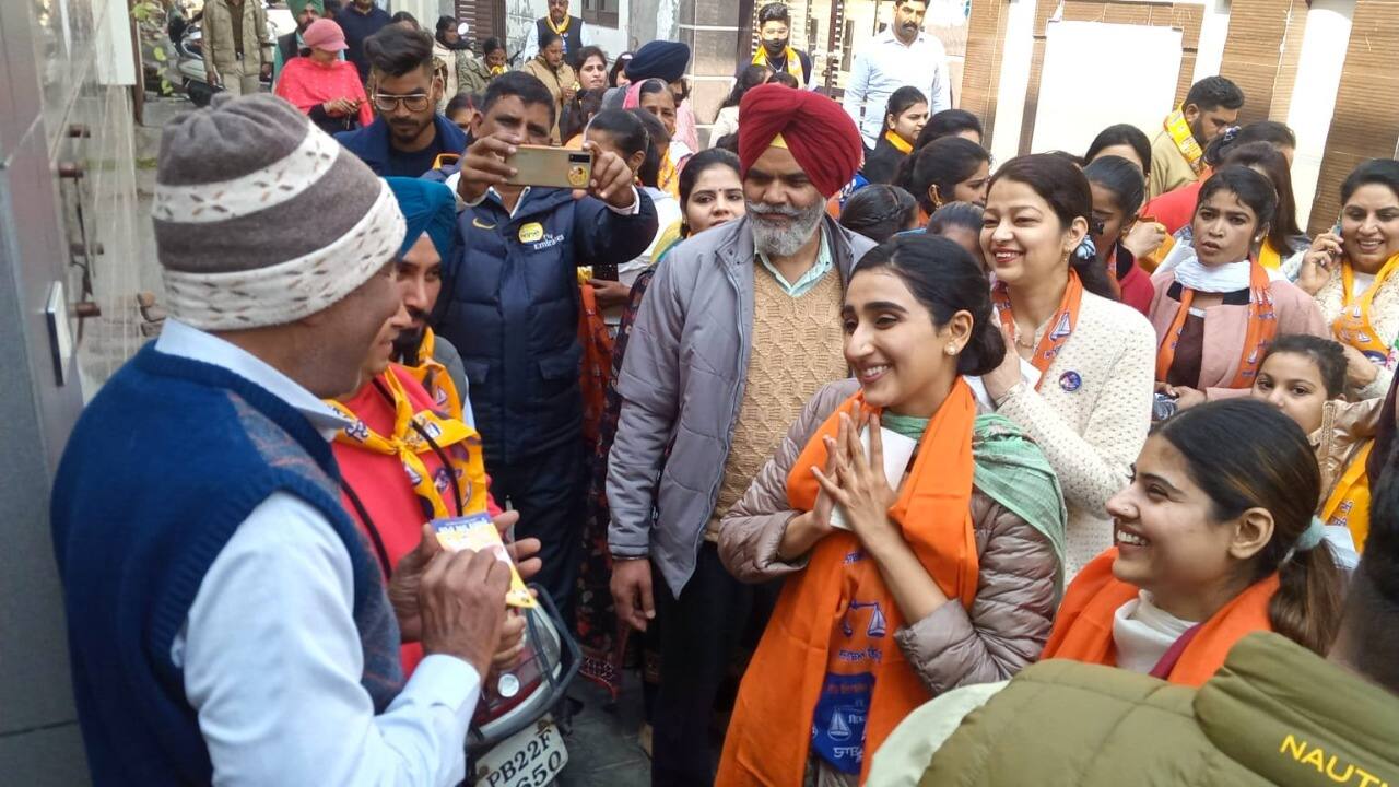 Punjab Election: ਪਿਤਾ ਸੁਖਬੀਰ ਬਾਦਲ ਲਈ ਬੇਟੀ ਹਰਕੀਰਤ ਬਾਦਲ ਨੇ ਪਹਿਲੀ ਵਾਰ ਮੰਗੀਆਂ ਵੋਟਾਂ