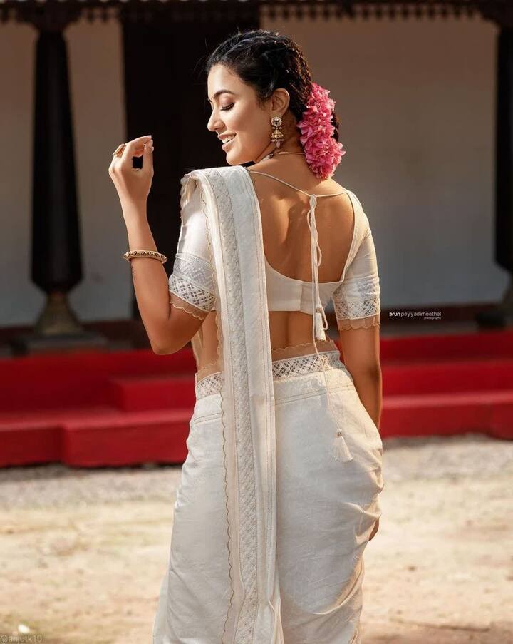 வண்டு சாமந்தி பூவில் நாயனம் ஊதுது மாமா