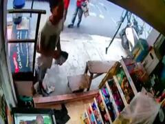 Watch: इस चोर के चोरी करने का तरीका है निराला, देखकर हंसते-हंसते हो जाएंगे लोटपोट