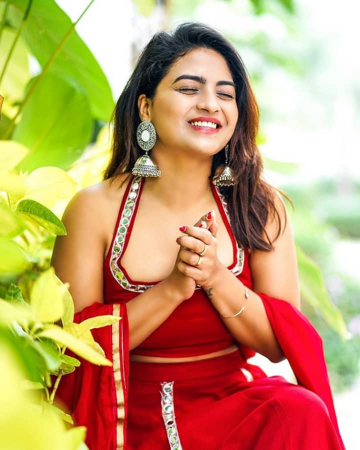తాజాగా ఈ బ్యూటీ షేర్ చేసిన ఫోటోలు సోషల్ మీడియాలో వైరల్ అవుతున్నాయి. (Photo Courtesy: Instagram)