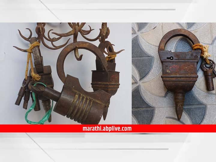 Eighteenth Century Security Lock at Achalpur Amravati needed four keys to open अठराव्या शतकातील कुलूप, अमरावतीच्या अचलपूरमधील कुटुंबाकडे दुर्मिळ वस्तूंचा खजिना