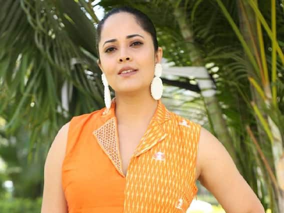 ఆరెంజ్ డ్రెస్లో అదిరిపోయే అనసూయ.. ఆరెంజ్ డ్రెస్లో అదిరిపోయే అనసూయ..