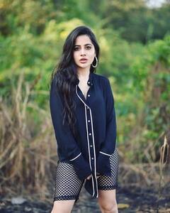 Urfi Javed Photos: ब्लू शर्ट पहने जंगल में उर्फी जावेद ने करवाया ऐसा फोटोशूट, तस्वीरें देख फैंस बोले- 'हम दीवाने हैं तेरे'